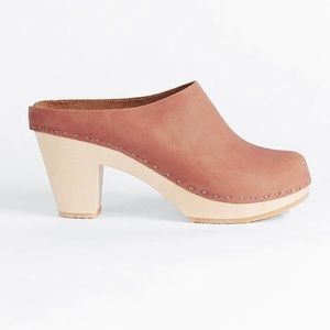 Bryr Chloe Closed Toe Clog in Clay